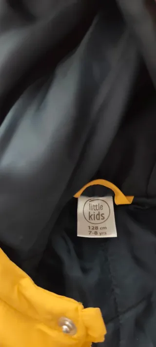 Chaqueta niño amarilla con capucha