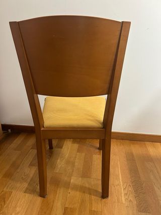 Pack 4 sillas madera con cojín.