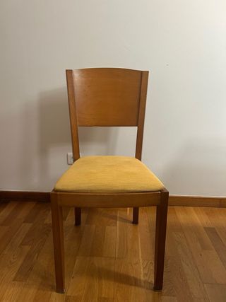 Pack 4 sillas madera con cojín.