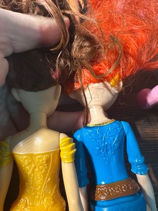 Lotto di bambole tipo Barbie e cavalli