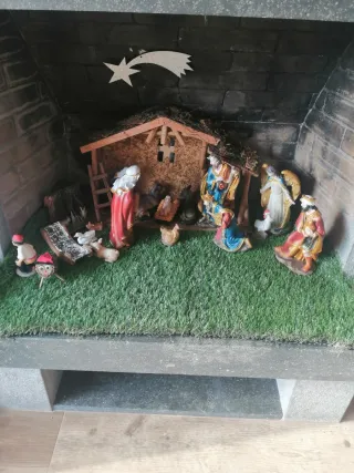 Portal de Belén con figuras