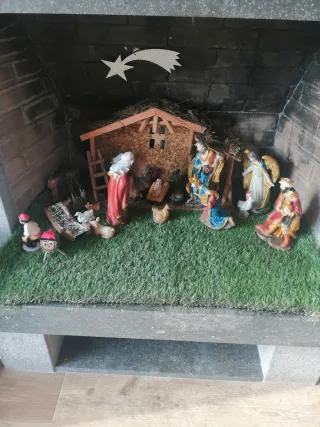 Portal de Belén con figuras