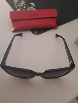 Gafas de sol Guess negras