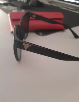 Gafas de sol Guess negras