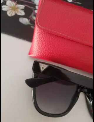 Gafas de sol Guess negras