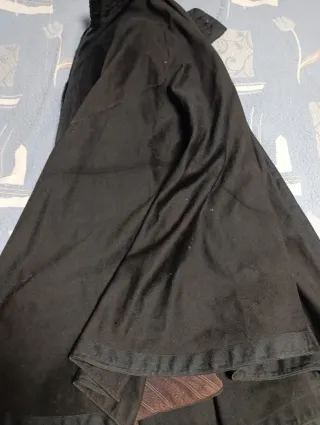 Capa antigua negra con cuello de pelliza