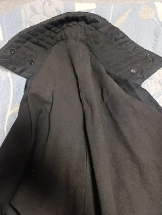 Capa antigua negra con cuello de pelliza