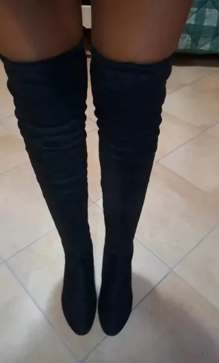 Stivali neri al ginocchio