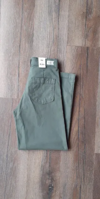 Pantalón chino Levi's verde.