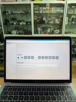 MacBook Pro 2017 13 i5 8GB RAM 128GB SSD