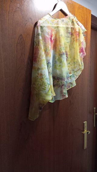 Conjunto fiesta hecho a medida. Capa de seda.