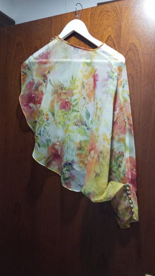 Conjunto fiesta hecho a medida. Capa de seda.