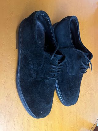 Zapatos de ante negro con cordones