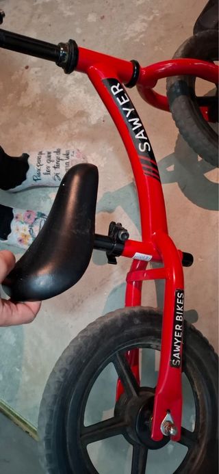 Bicicleta de equilibrio roja Sawyer