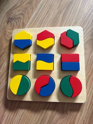 Puzzles variados, domino madera, juegos de mesa.