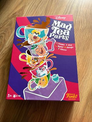 Puzzles variados, domino madera, juegos de mesa.