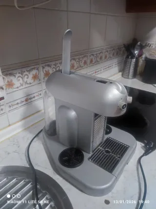 Cafetera Nespresso Plata