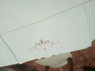 Mantelería bordada calada punto de cruz