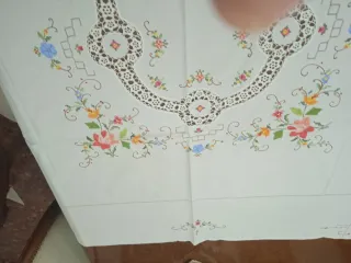 Mantelería bordada calada punto de cruz