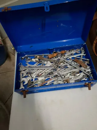 Caja herramientas metálica variedad de herramienta