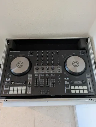 Controladora DJ Traktor Kontrol S3