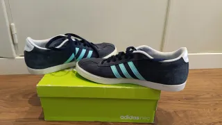 Zapatillas Adidas Neo Azul y Turquesa. 41