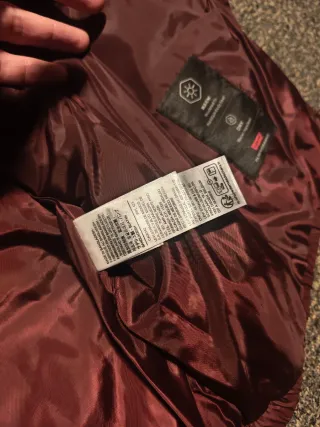 Chaqueta Levi's Puffer Burdeos Talla M