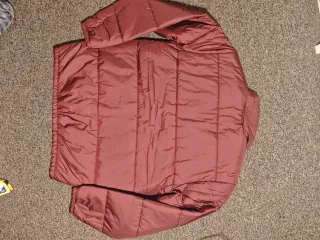 Chaqueta Levi's Puffer Burdeos Talla M