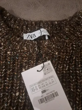 Jersey marrón con detalles dorados