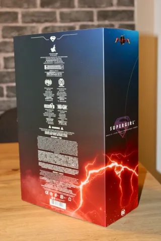 Hot Toys Supergirl The Flash