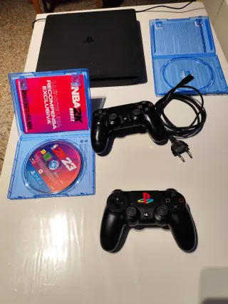 PS4 Slim Negra + Mando + Juego 2K23