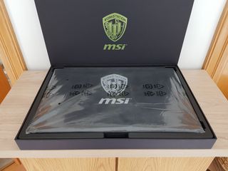 Portátil Workstation MSI WS63 8SJ + Windows 11 Pro