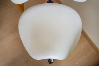 Taburete ergonómico giratorio con respaldo