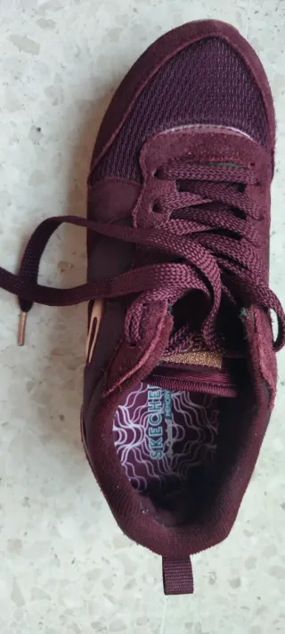 Deportivas Skechers Granates Talla 37 más regalo