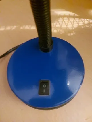 Lámpara de escritorio azul