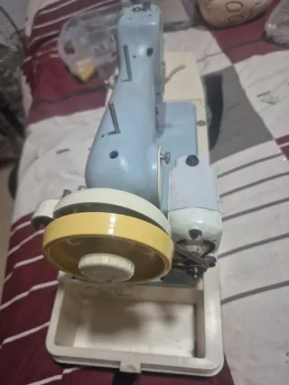 Máquina de coser Sigma con maletín