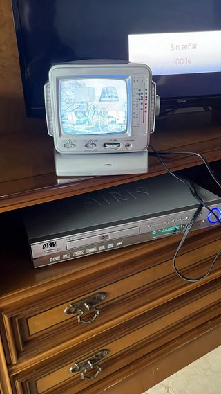 Radio TV Portátil Plata