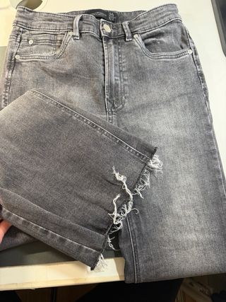 Vaqueros Stradivarius grises talla 36