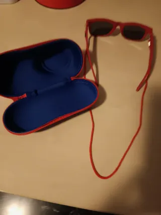 Gafas de sol infantiles rojas