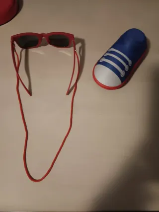 Gafas de sol infantiles rojas