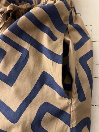 Gonna beige e blu con fantasia