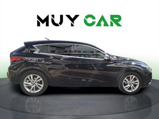 Infiniti Q30 1.6T Premium 90 kW (122 CV)