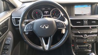 Infiniti Q30 1.6T Premium 90 kW (122 CV)
