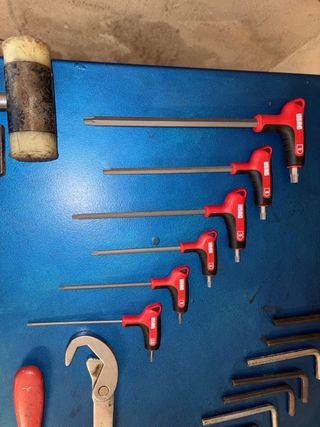 Caja de herramientas HECO con herramientas