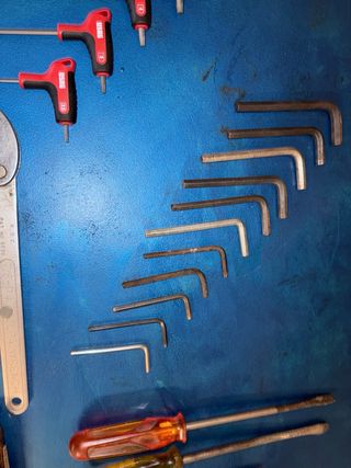 Caja de herramientas HECO con herramientas