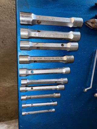 Caja de herramientas HECO con herramientas