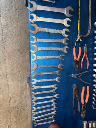 Caja de herramientas HECO con herramientas