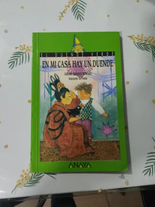 En mi casa hay un duende (Cuentos, Mitos Y Libr...