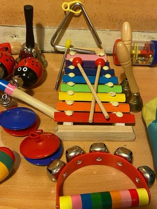 Mochila infantil con instrumentos musicales