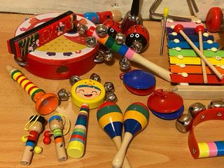 Mochila infantil con instrumentos musicales